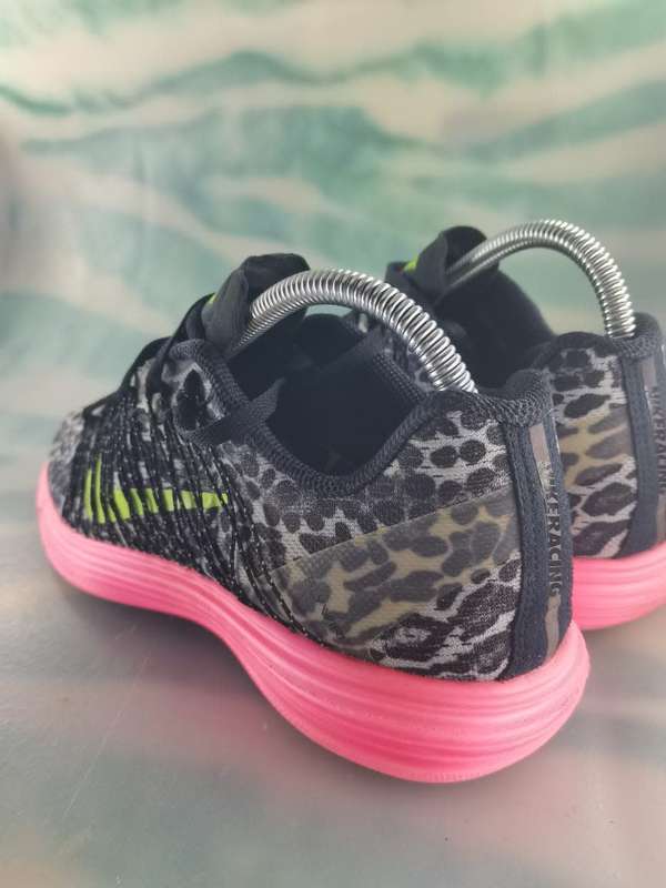 Nike Lunaron road running sneakers