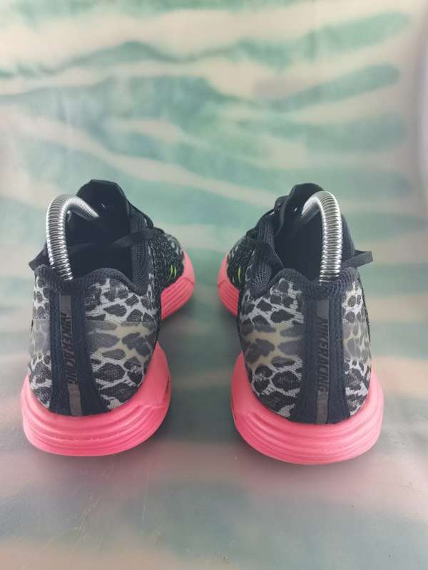 Nike Lunaron road running sneakers