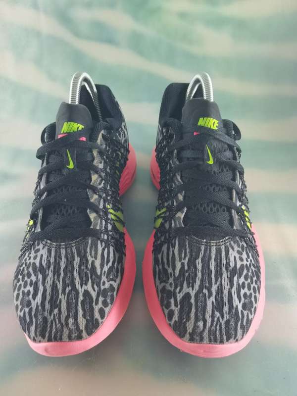 Nike Lunaron road running sneakers