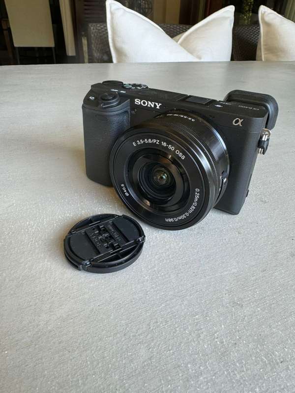 NEVER USED | Sony Alpha a6400 Mirrorless Digital Camera with a 16-50mm Lens