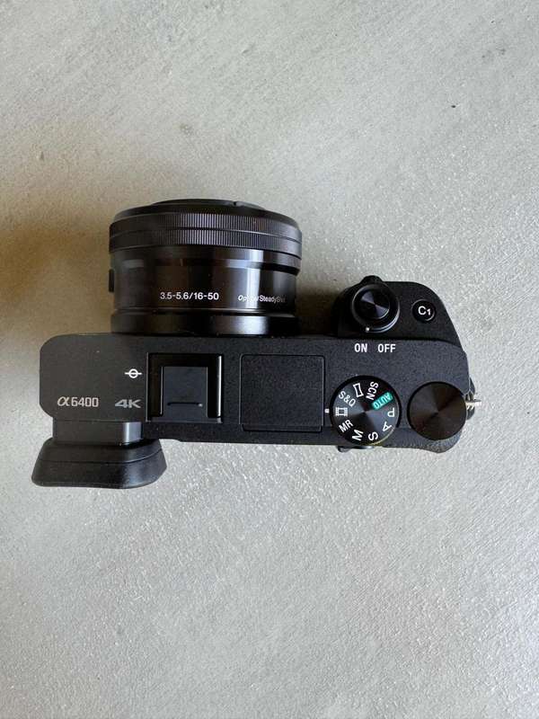 NEVER USED | Sony Alpha a6400 Mirrorless Digital Camera with a 16-50mm Lens