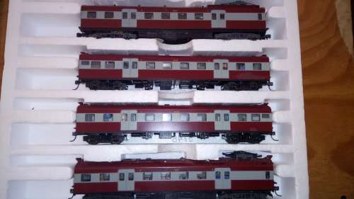 Lima DCC suburban set