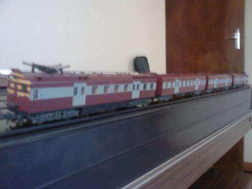 Lima SAR Suburban train set