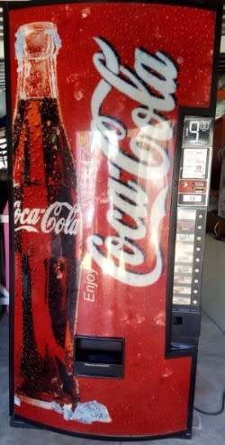 Coke Vending Machine FULLY REFURBISHED Takes 800 Cans