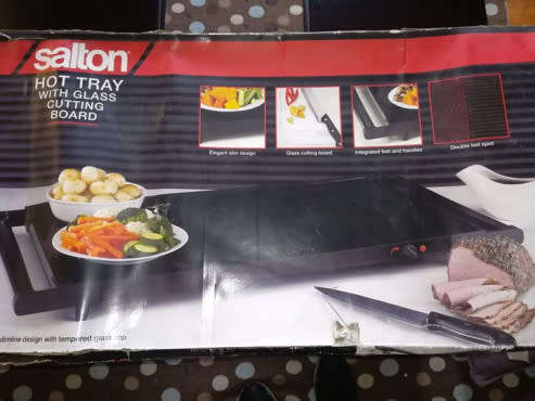 STD71- SALTON Hot Tray with Glass Cutting Board