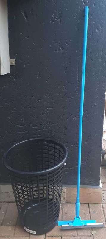 1x Black Laundry Basket + 1 x Window Cleaner : CLEARANCE SALE