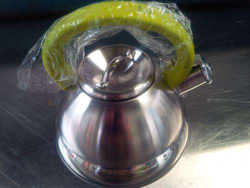 INDUCTION WHISTLING KETTLE ** Stainless Steel with Lime Handle **