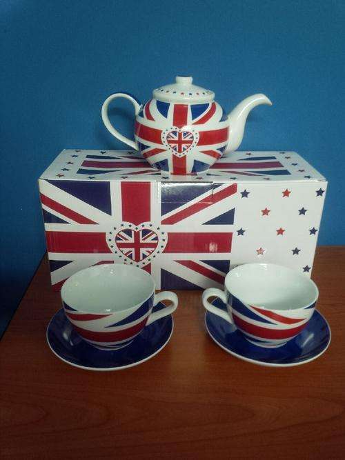 LONDON TEAPOT & 2x Large Cappuccino Cups **As per picture