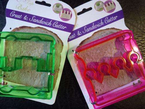 Crust & Sandwich Cutter Removes Crusts and creates Fun shaped Sandwiches * 5 0n Auction **