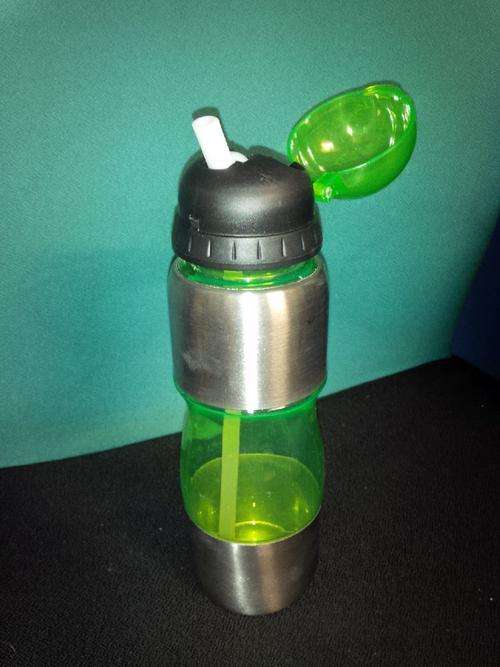 Water Bottle 795ml Includes Straw - Ass Colours Blue / Red Green ** 5 On Auction