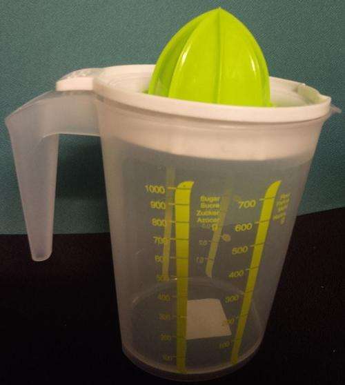 1 Litre Measuring Jug Green/Orange/Blue includes Citrus Juicer  ** 10 On Auction**