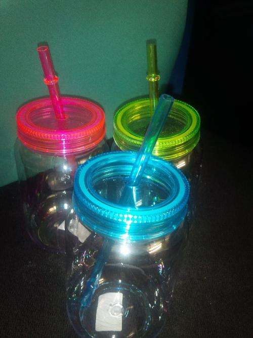 PLASTIC TUMBLE WITH STRAW AND SCREW ON LID *I NEED AND WANT 1*