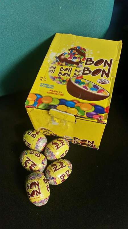 BON BON's in a Hollow Milky Egg 24 in a box ## 3 on Auction ********