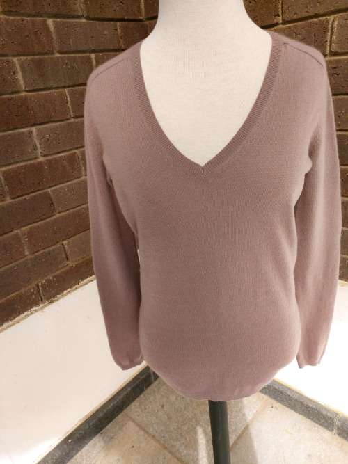 100% Cashmere  knit pullover by Zara