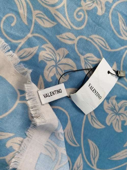 VALENTINO  Shawl / Scarf 90 x 90 cm