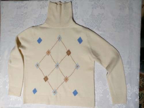 Sweater   by Queenspark - L size