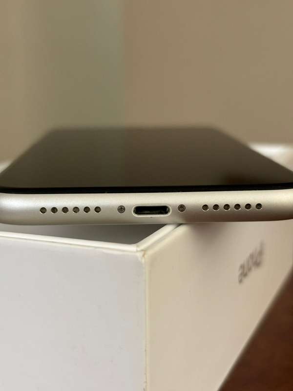 iPhone 11 64GB White (Used)