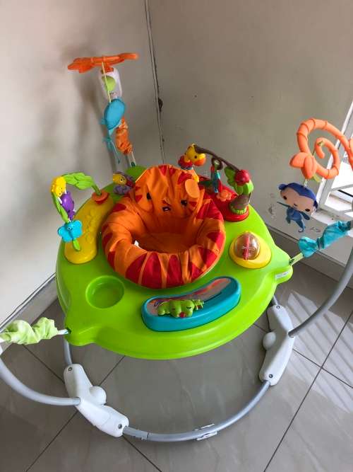 Fisher Price rainforest jumperoo (LIKE NEW)