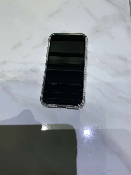 iPhone 11 Pro 64GB Silver - including cover and charger