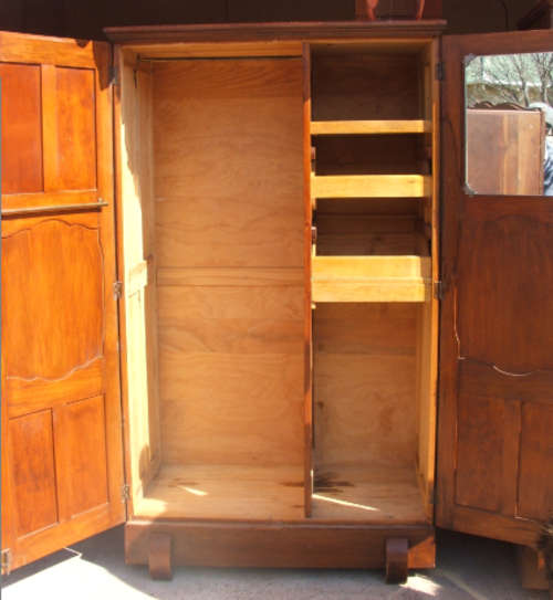 Stunning 2 door cupboard......very low start.....