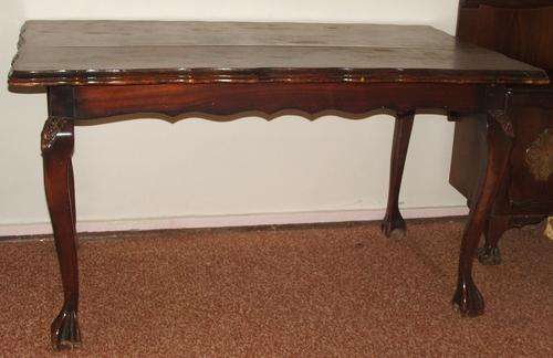 Do not mis out on this Ball & Claw table........800 x 1.90 cm