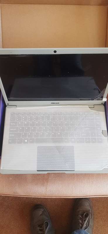 Mecer CA14D02  Wizard Celeron Notebook like new