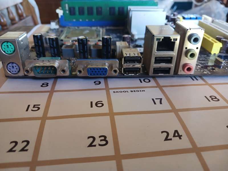 Foxconn G41MXE motherboard with cpu and 6 gig ram