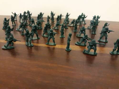 An Awesome Collection of Army Men x100 Figurines in Total