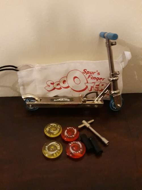 Ultra Vintage Spur Finger Scooter - Like NEW!