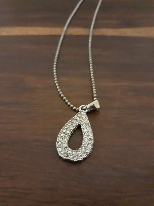 A Lovely Lot of Jewellery Items for One Bid!