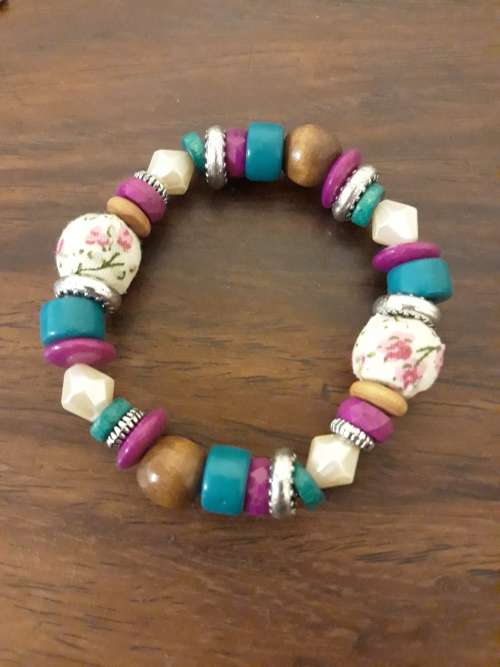 A Lot of Super Cool Necklaces and a Braclet for One Bid