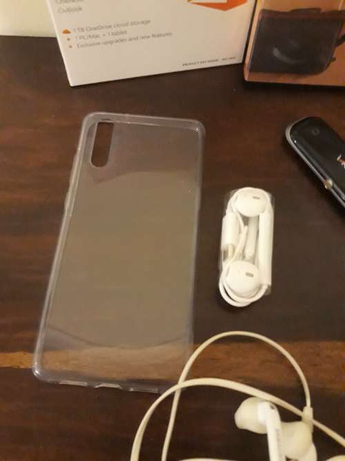 A Job Lot of Phone and PC Related Items (PLEASE READ BELOW)