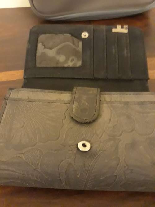 Fino Italy Wallet PLUS an Emirates Bag