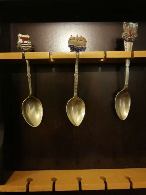 Collector`s Teaspoon Rack with Three Spoons