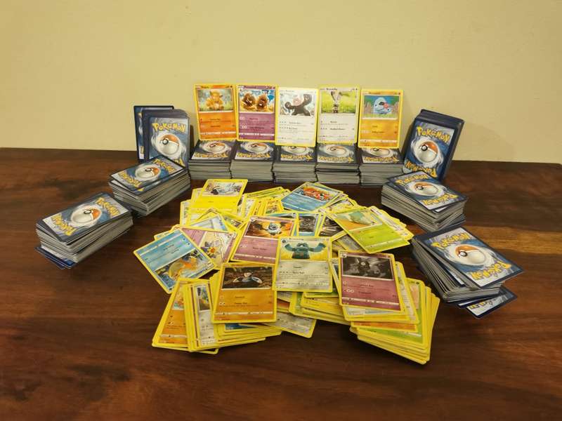 Huge Lot of Over 1250 Original Pokémon Cards