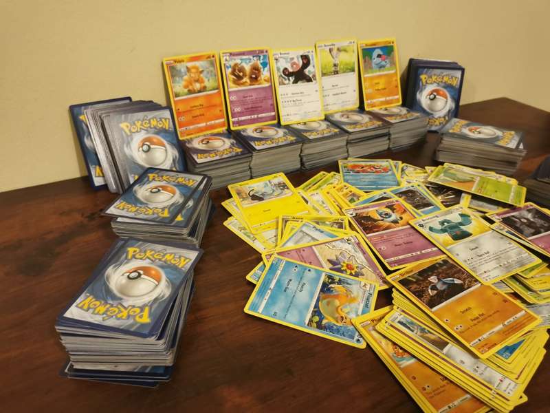 Huge Lot of Over 1250 Original Pokémon Cards
