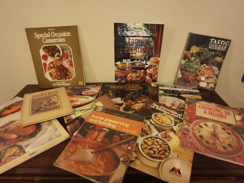 Huge Collection of Vintage Recipe Books x12