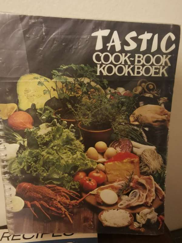 Huge Collection of Vintage Recipe Books x12
