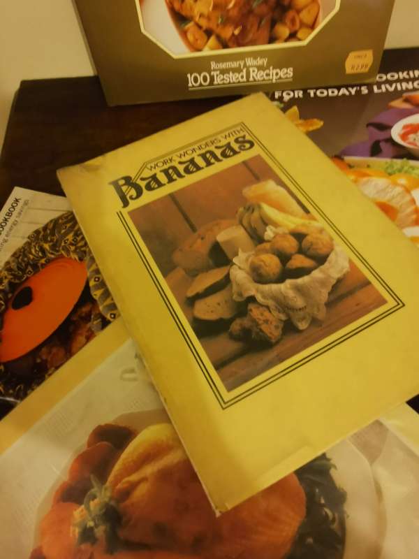 Huge Collection of Vintage Recipe Books x12