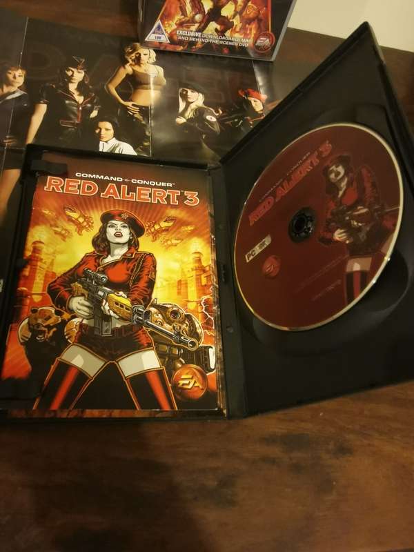 Command and Conquer 3 Combo with Poster and Booklet