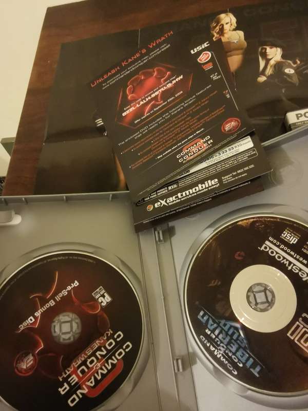 Command and Conquer 3 Combo with Poster and Booklet