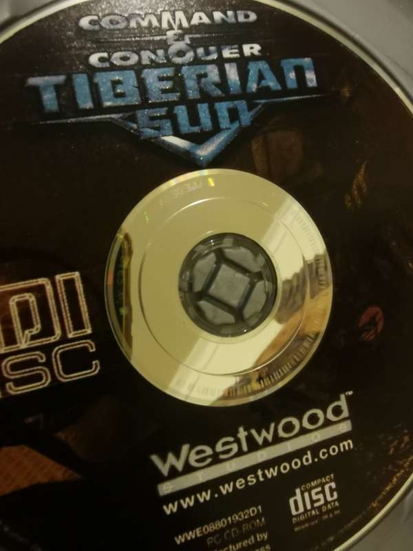 Command and Conquer 3 Combo with Poster and Booklet