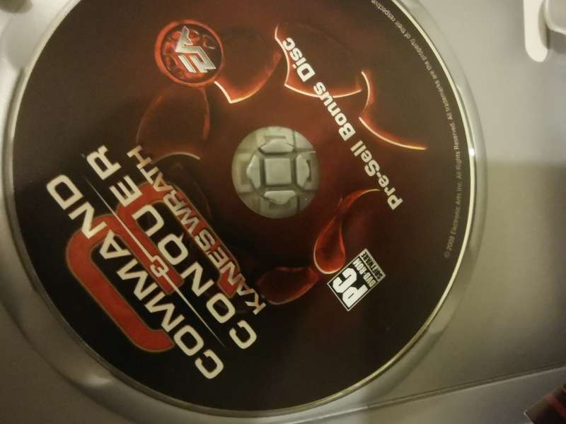 Command and Conquer 3 Combo with Poster and Booklet