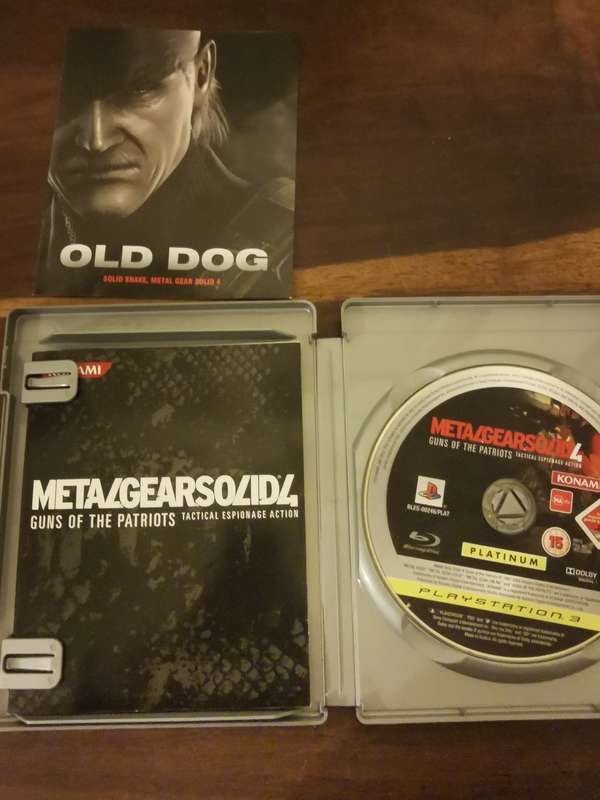 Metal Gear Solid 4 on PlayStation 3 with Booklet