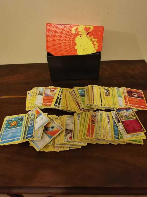Over 600 Original Pokémon Cards - Super Score!