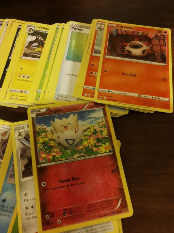Over 600 Original Pokémon Cards - Super Score!