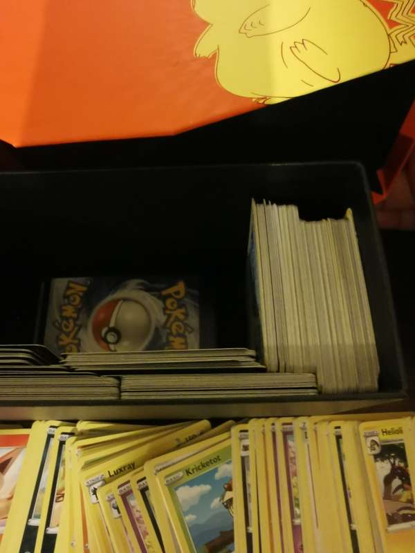 Over 600 Original Pokémon Cards - Super Score!