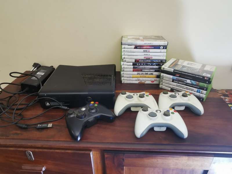 Xbox 360 Console Plus 20 Games and 4 Remotes
