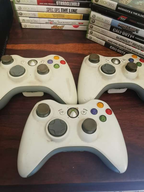 Xbox 360 Console Plus 20 Games and 4 Remotes