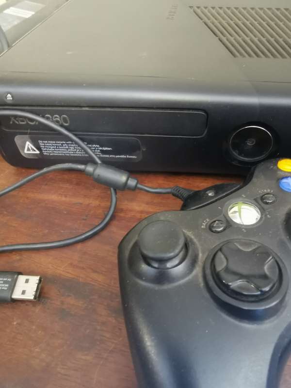 Xbox 360 Console Plus 20 Games and 4 Remotes